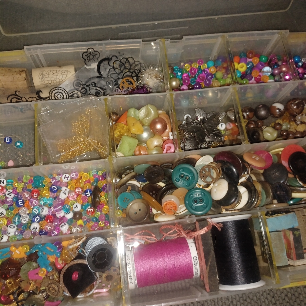 CRAFTY AND BEADY MIX